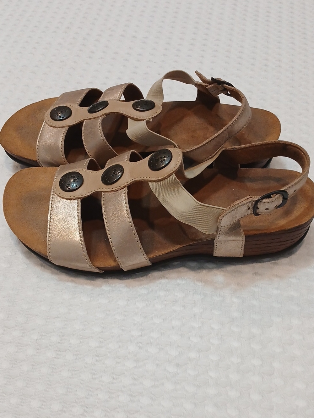 Sas Tripad Comfort Clover T-Strap Beige/Gold Sandals 7.5 Women's